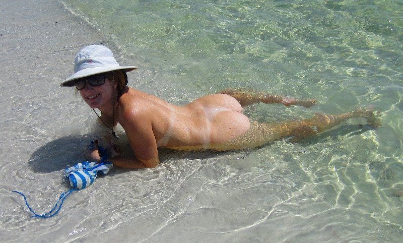 fotos de esposas nuas em praias (6)