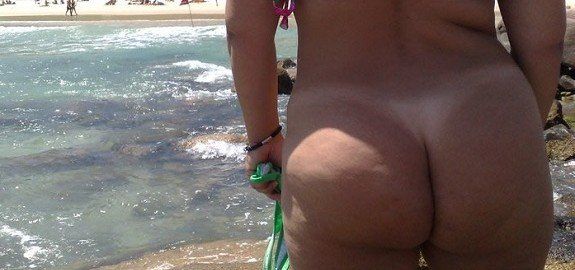 Esposa sem biquíni na praia