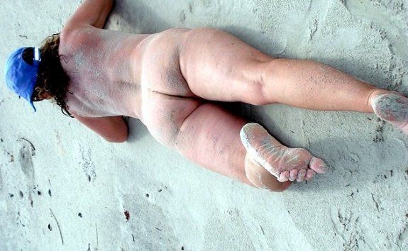 Esposa exibida toda pelada na praia
